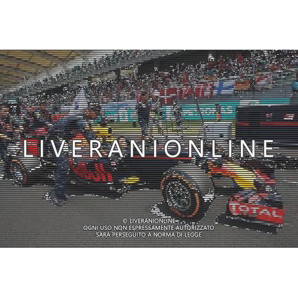 Daniel Ricciardo (AUS) Red Bull Racing RB12 on the grid. 02.10.2016. Formula 1 World Championship, Rd 16, Malaysian Grand Prix, Sepang, Malaysia, Sunday. AG ALDO LIVERANI SAS ONLY ITALY