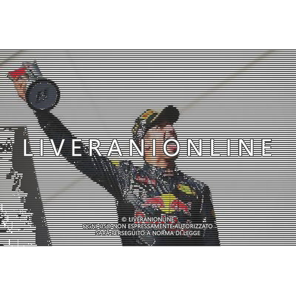 Race winner Daniel Ricciardo (AUS) Red Bull Racing celebrates on the podium. 02.10.2016. Formula 1 World Championship, Rd 16, Malaysian Grand Prix, Sepang, Malaysia, Sunday. AG ALDO LIVERANI SAS ONLY ITALY