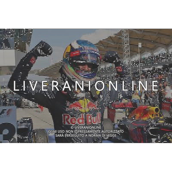 Race winner Daniel Ricciardo (AUS) Red Bull Racing celebrates in parc ferme. 02.10.2016. Formula 1 World Championship, Rd 16, Malaysian Grand Prix, Sepang, Malaysia, Sunday. AG ALDO LIVERANI SAS ONLY ITALY