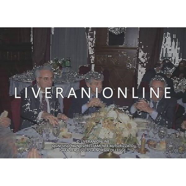 MILANO 14-12-1998 FESTA DI GALA DELL\'ASSOCIAZIONE CALCIATORI PER I 30 ANNI DI ATTIVITA NELLA FOTO FILIPPO GRASSIA CON GIANNI RIVERA E CANDIDO CANNAVO AG ALDO LIVERANI SAS