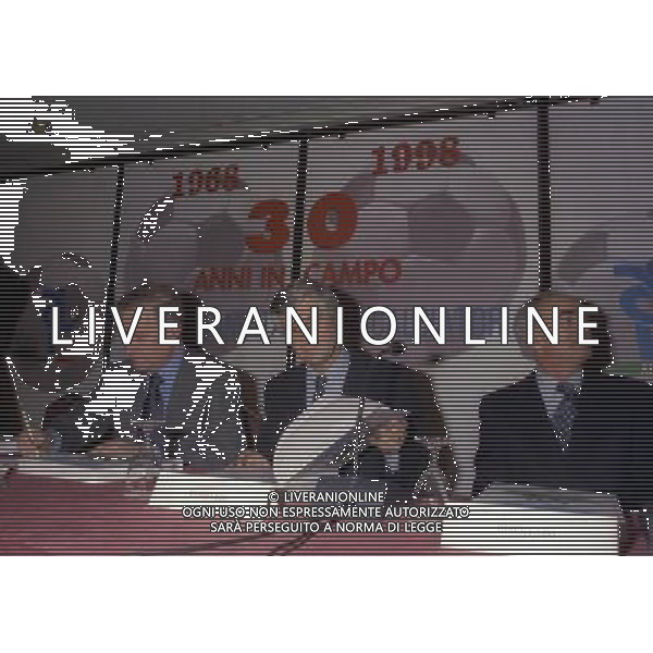 MILANO 14-12-1998 FESTA DI GALA DELL\'ASSOCIAZIONE CALCIATORI PER I 30 ANNI DI ATTIVITA NELLA FOTO SERGIO CAMPANA CON GIANNI RIVERA E SANDRO MAZZOLA AG ALDO LIVERANI SAS