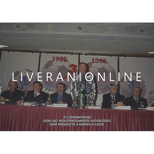 MILANO 14-12-1998 FESTA DI GALA DELL\'ASSOCIAZIONE CALCIATORI PER I 30 ANNI DI ATTIVITA NELLA FOTO SERGIO CAMPANA CON GIANNI RIVERA E SANDRO MAZZOLA AG ALDO LIVERANI SAS