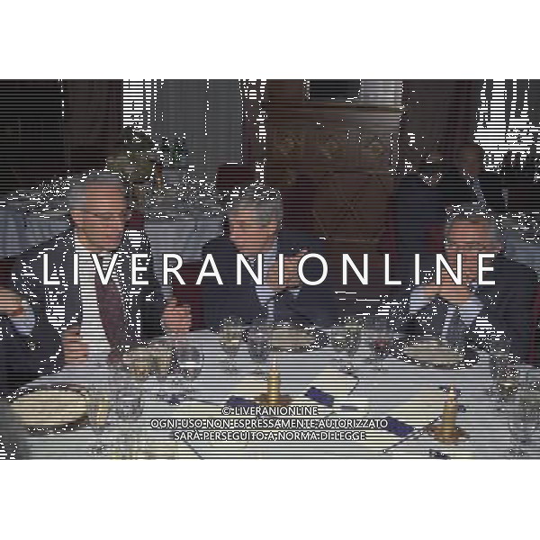 MILANO 14-12-1998 FESTA DI GALA DELL\'ASSOCIAZIONE CALCIATORI PER I 30 ANNI DI ATTIVITA NELLA FOTO FILIPPO GRASSIA CON GIANNI RIVERA E CANDIDO CANNAVO AG ALDO LIVERANI SAS