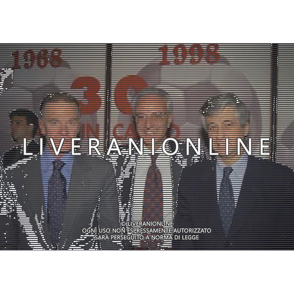 MILANO 14-12-1998 FESTA DI GALA DELL\'ASSOCIAZIONE CALCIATORI PER I 30 ANNI DI ATTIVITA NELLA FOTO SERGIO CAMPANA CON FILIPPO GRASSIA E GIANNI RIVERA AG ALDO LIVERANI SAS