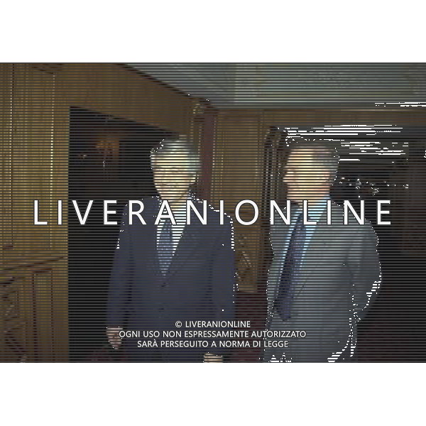 MILANO 14-12-1998 FESTA DI GALA DELL\'ASSOCIAZIONE CALCIATORI PER I 30 ANNI DI ATTIVITA NELLA FOTO SERGIO CAMPANA CON GIANNI RIVERA AG ALDO LIVERANI SAS