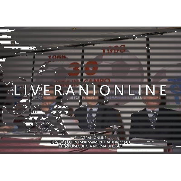 MILANO 14-12-1998 FESTA DI GALA DELL\'ASSOCIAZIONE CALCIATORI PER I 30 ANNI DI ATTIVITA NELLA FOTO SERGIO CAMPANA CON GIANNI RIVERA E SANDRO MAZZOLA AG ALDO LIVERANI SAS