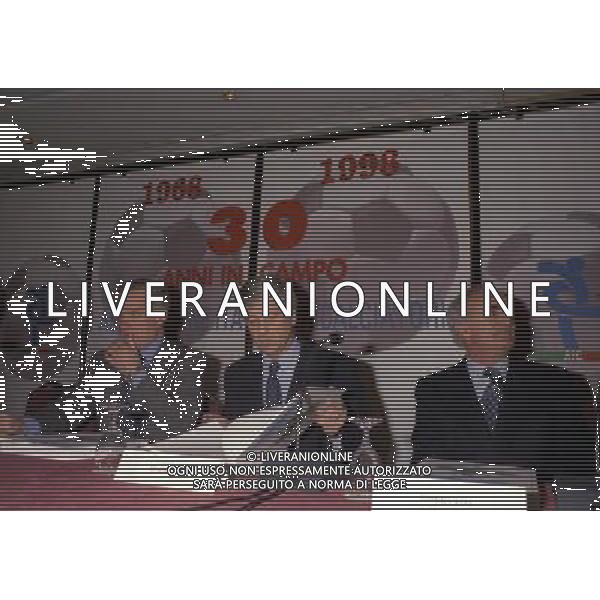 MILANO 14-12-1998 FESTA DI GALA DELL\'ASSOCIAZIONE CALCIATORI PER I 30 ANNI DI ATTIVITA NELLA FOTO SERGIO CAMPANA CON GIANNI RIVERA E SANDRO MAZZOLA AG ALDO LIVERANI SAS