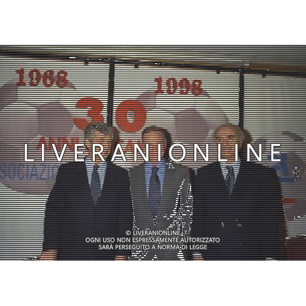 MILANO 14-12-1998 FESTA DI GALA DELL\'ASSOCIAZIONE CALCIATORI PER I 30 ANNI DI ATTIVITA NELLA FOTO SERGIO CAMPANA CON GIANNI RIVERA E SANDRO MAZZOLA AG ALDO LIVERANI SAS