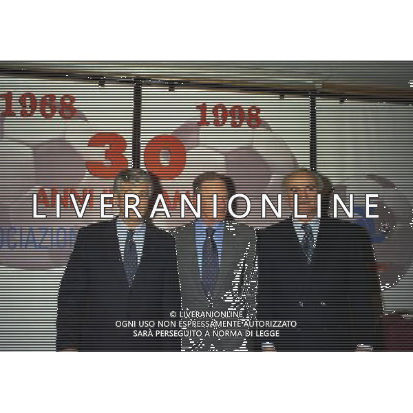 MILANO 14-12-1998 FESTA DI GALA DELL\'ASSOCIAZIONE CALCIATORI PER I 30 ANNI DI ATTIVITA NELLA FOTO SERGIO CAMPANA CON GIANNI RIVERA E SANDRO MAZZOLA AG ALDO LIVERANI SAS