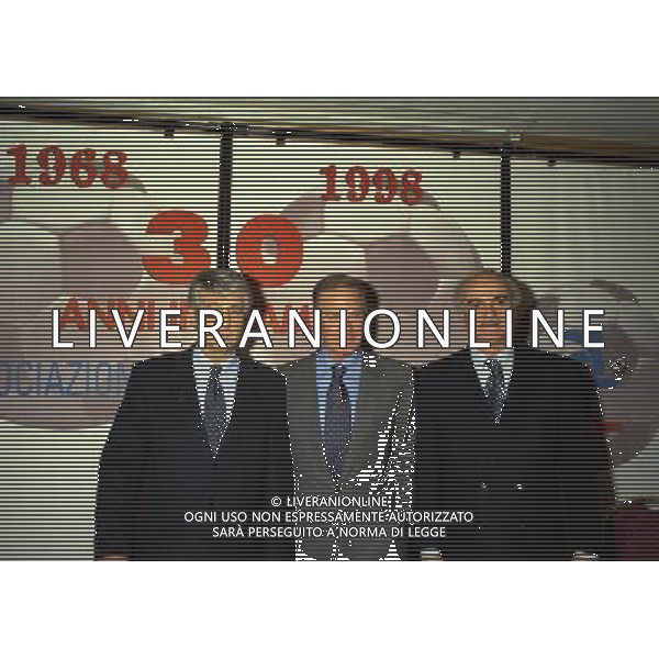 MILANO 14-12-1998 FESTA DI GALA DELL\'ASSOCIAZIONE CALCIATORI PER I 30 ANNI DI ATTIVITA NELLA FOTO SERGIO CAMPANA CON GIANNI RIVERA E SANDRO MAZZOLA AG ALDO LIVERANI SAS