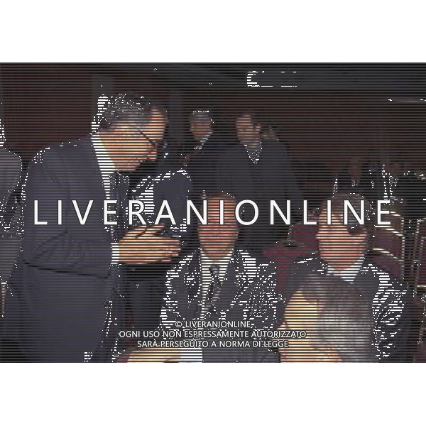 MILANO 14-12-1998 FESTA DI GALA DELL\'ASSOCIAZIONE CALCIATORI PER I 30 ANNI DI ATTIVITA NELLA FOTO FRANCO CARRARO CON PASQUALIN E CESARE MALDINI AG ALDO LIVERANI SAS