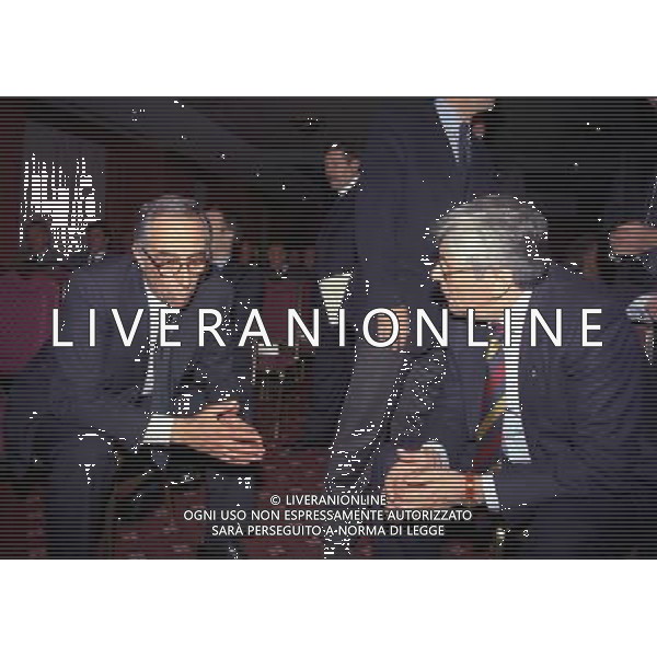 MILANO 14-12-1998 FESTA DI GALA DELL\'ASSOCIAZIONE CALCIATORI PER I 30 ANNI DI ATTIVITA NELLA FOTO FRANCO CARRARO CON LUCIANO NIZZOLA AG ALDO LIVERANI SAS