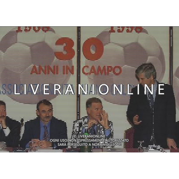 MILANO 14-12-1998 FESTA DI GALA DELL\'ASSOCIAZIONE CALCIATORI PER I 30 ANNI DI ATTIVITA NELLA FOTO SERGIO CAMPANA E GIANNI RIVERA AG ALDO LIVERANI SAS