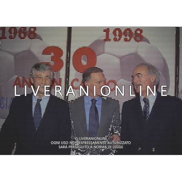 MILANO 14-12-1998 FESTA DI GALA DELL\'ASSOCIAZIONE CALCIATORI PER I 30 ANNI DI ATTIVITA NELLA FOTO SERGIO CAMPANA CON GIANNI RIVERA E SANDRO MAZZOLA AG ALDO LIVERANI SAS