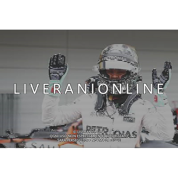 Nico Rosberg (GER) Mercedes AMG F1 celebrates his pole position in parc ferme. 08.10.2016. Formula 1 World Championship, Rd 17, Japanese Grand Prix, Suzuka, Japan, Qualifying Day. AG ALDO LIVERANI SAS ONLY ITALY