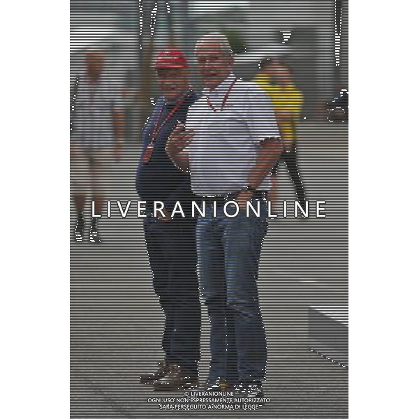 (L to R): Niki Lauda (AUT) Mercedes Non-Executive Chairman with Dr Helmut Marko (AUT) Red Bull Motorsport Consultant. 09.10.2016. Formula 1 World Championship, Rd 17, Japanese Grand Prix, Suzuka, Japan, Race Day. AG ALDO LIVERANI SAS ONLY ITALY