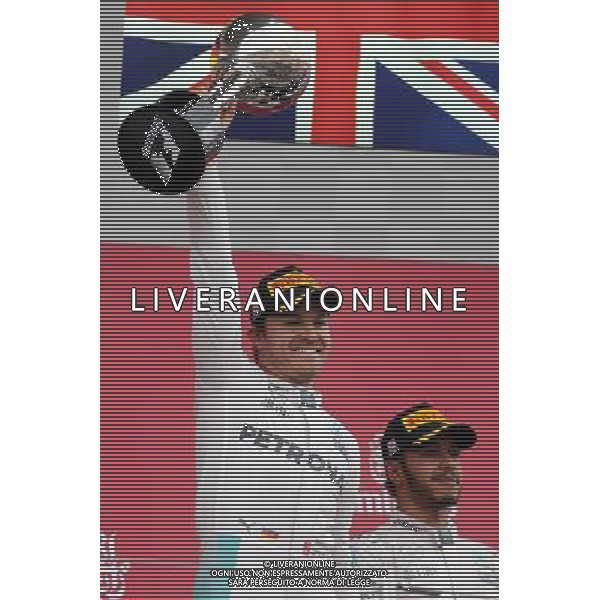 Nico Rosberg (GER), Mercedes AMG F1 Team and Lewis Hamilton (GBR), Mercedes AMG F1 Team 09.10.2016. Formula 1 World Championship, Rd 17, Japanese Grand Prix, Suzuka, Japan, Race Day. /AGENZIA ALDO LIVERANI Sas - ITALY ONLY - EDITORIAL USE ONLY