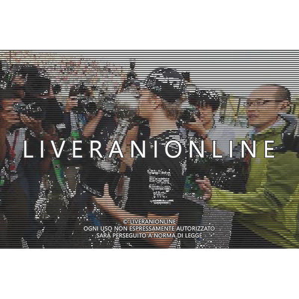 Race winner Nico Rosberg (GER) Mercedes AMG F1 celebrates the Constructors\' title with the team. 09.10.2016. Formula 1 World Championship, Rd 17, Japanese Grand Prix, Suzuka, Japan, Race Day. AG ALDO LIVERANI SAS ONLY ITALY