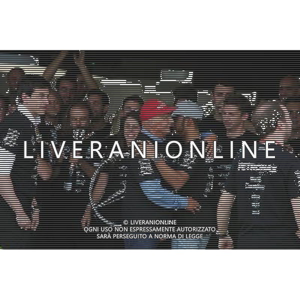 Lewis Hamilton (GBR) Mercedes AMG F1 celebrates the Constructors\' title with Niki Lauda (AUT) Mercedes Non-Executive Chairman; Toto Wolff (GER) Mercedes AMG F1 Shareholder and Executive Director; and the team. 09.10.2016. Formula 1 World Championship, Rd 17, Japanese Grand Prix, Suzuka, Japan, Race Day. AG ALDO LIVERANI SAS ONLY ITALY