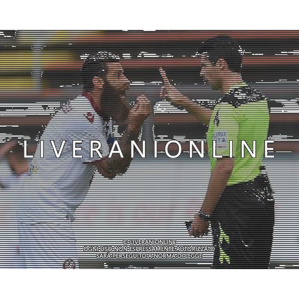 Campionato di Calcio Lega Pro Girone A 2016/2017 8a Giornata Cremona - 09.10.2016 Cremonese-Arezzo Nella Foto:moscardelli e l\'arbitro chindemi /Ph.Vitez-Ag. Aldo Liverani