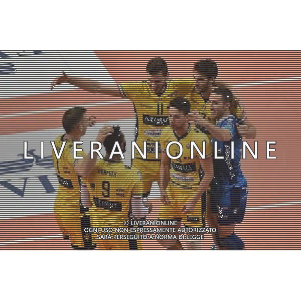 Busto Arsizio (VA) 9-10-2016 Pala Yamamay Campionato SuperLega UnipolSai Revivre Milano vs Azimut Modena nella foto esultanza Modena foto Roberto Garavaglia - ag. Aldo Liverani sas