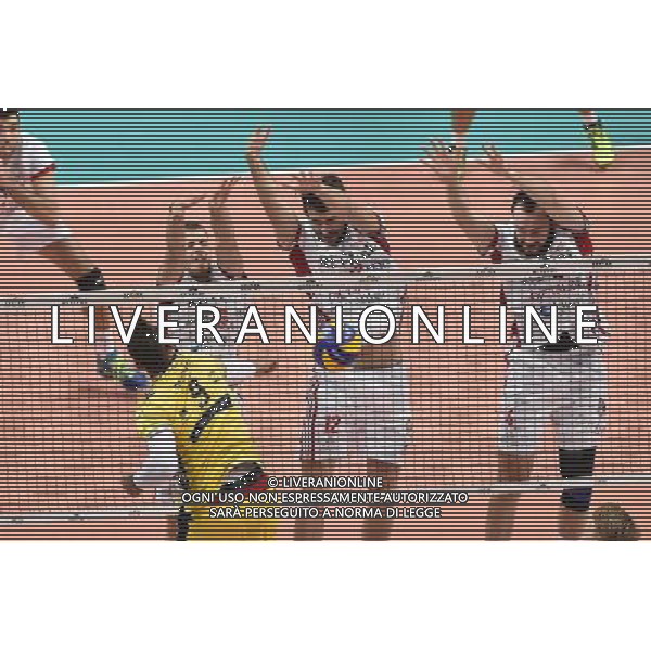 Busto Arsizio (VA) 9-10-2016 Pala Yamamay Campionato SuperLega UnipolSai Revivre Milano vs Azimut Modena nella foto Ngapeth E. contro il muro di Milano foto Roberto Garavaglia - ag. Aldo Liverani sas