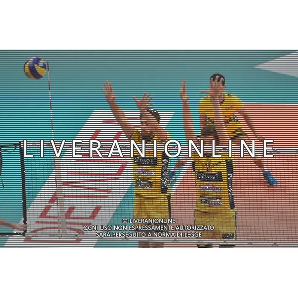 Busto Arsizio (VA) 9-10-2016 Pala Yamamay Campionato SuperLega UnipolSai Revivre Milano vs Azimut Modena nella foto Luca Vettori (Azimut Modena) SX e Matteo Piano (Azimut Modena) DX a muro foto Roberto Garavaglia - ag. Aldo Liverani sas