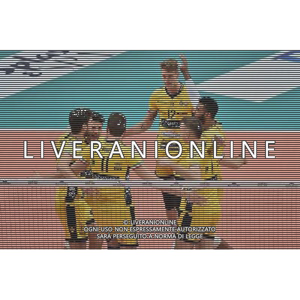 Busto Arsizio (VA) 9-10-2016 Pala Yamamay Campionato SuperLega UnipolSai Revivre Milano vs Azimut Modena nella foto esultanza Azimut Modena dopo un punto foto Roberto Garavaglia - ag. Aldo Liverani sas