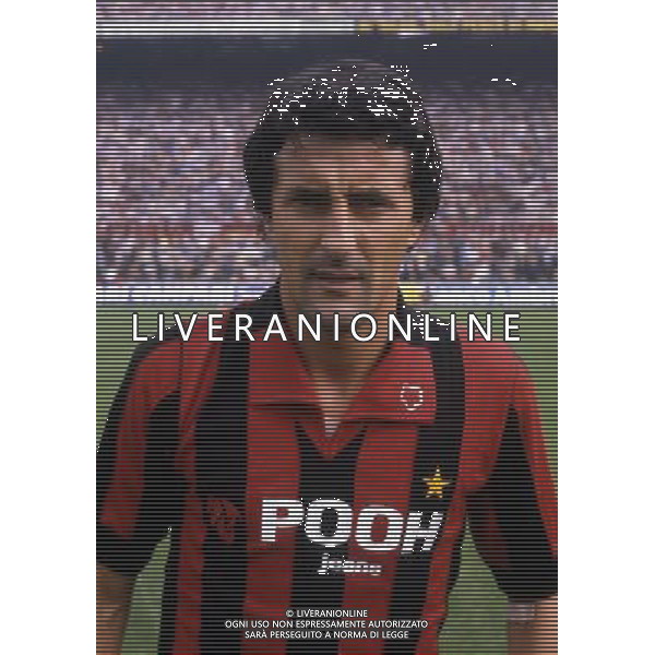 RETROSPETTIVA ADELIO MORO CALCIATORE NELLA FOTO ADELIO MORO CON LA MAGLIA DEL MILAN AG ALDO LIVERANI SAS