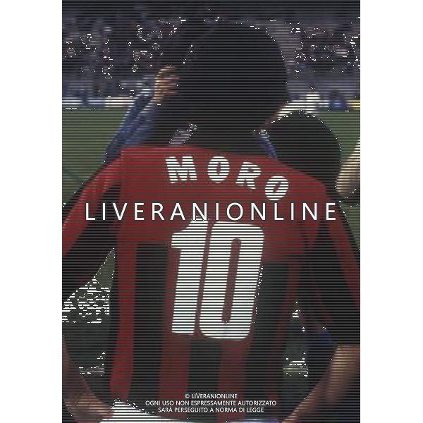RETROSPETTIVA ADELIO MORO CALCIATORE NELLA FOTO ADELIO MORO CON LA MAGLIA DEL MILAN AG ALDO LIVERANI SAS