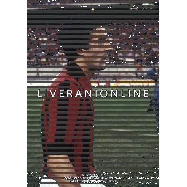 RETROSPETTIVA ADELIO MORO CALCIATORE NELLA FOTO ADELIO MORO CON LA MAGLIA DEL MILAN AG ALDO LIVERANI SAS