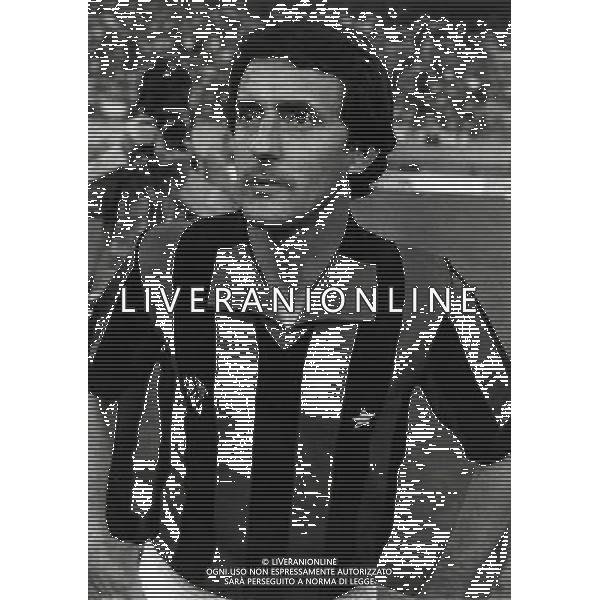 RETROSPETTIVA ADELIO MORO CALCIATORE NELLA FOTO ADELIO MORO CON LA MAGLIA DEL MILAN AG ALDO LIVERANI SAS