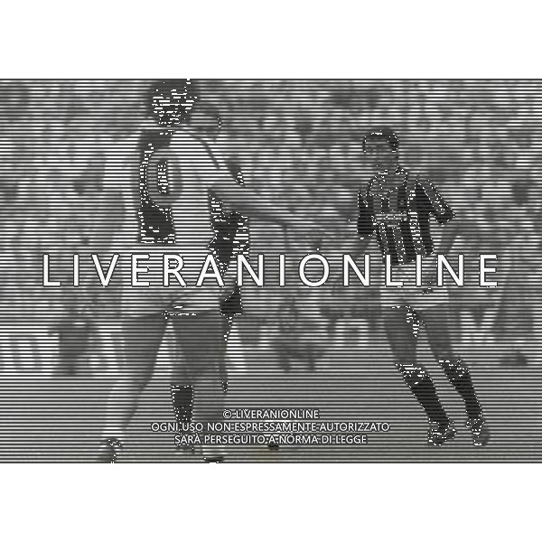 RETROSPETTIVA ADELIO MORO CALCIATORE NELLA FOTO ADELIO MORO CON LA MAGLIA DEL MILAN AG ALDO LIVERANI SAS