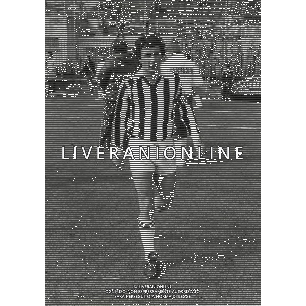 RETROSPETTIVA ADELIO MORO CALCIATORE NELLA FOTO ADELIO MORO CON LA MAGLIA DELL\'ASCOLI AG ALDO LIVERANI SAS