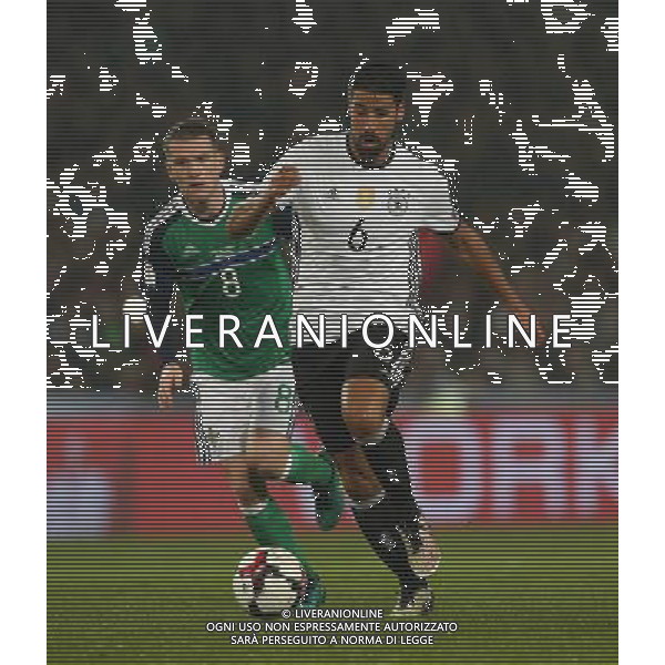 firo : 11.10.2016 Fu§ball, Fussball, International, WM-Quali, WM-Qualifikation 2018, FIFA, World Cup, Weltmeisterschaft 2018, Nationalmannschaft, GER Deutschland - NIR Nordirland 2:0 DAVIS gegen KHEDIRA $worldrights, Es gelten unsere AGB, einsehbar auf www.firosportphoto.de, copyright by firo sportphoto: Coesfelder Str. 207 D-48249 DŸlmen GERMANY, www.firosportphoto.de mail@firosportphoto.de (V o l k s b a n k B o c h u m - W i t t e n ) IBAN DE68 4306 0129 0341 1171 00 Tel:Ê +49-2594-9916004 Fax:Ê+49-2594-9916005 AG ALDO LIVERANI SAS ONLY ITALY