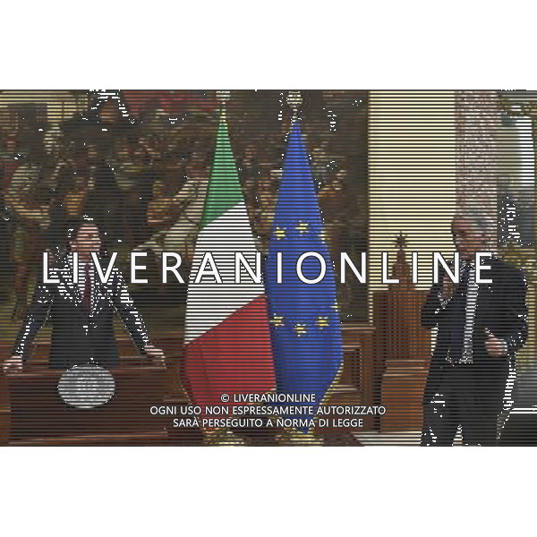 Presentazione del Piano Sport e Periferie da parte del presidente del Consiglio Matteo Renzi con il presidente del Coni Giovanni Malago\' - Roma - 12.10.2016 - Palazzo Chigi - nella foto: Giovanni Malago\' e Matteo Renzi / Ph. Corradetti-Ag Aldo Liverani/ AGENZIA ALDO LIVERANI SAS 
