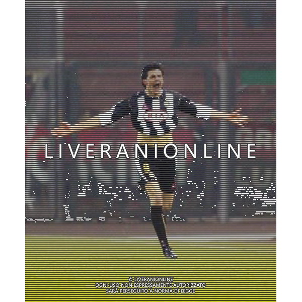 UDINE 16/03/2005 UDINESE-MILAN CAMPIONATO CALCIO SERIE A TIM NELLA FOTO ESULTANZA DI IAQUINTA VINCENZO DOPO IL GOL FOTO PAOLA GARBUIO/ALDO LIVERANI
