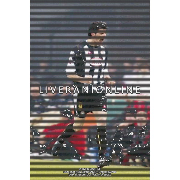 UDINE 16/03/2005 UDINESE-MILAN CAMPIONATO CALCIO SERIE A TIM NELLA FOTO ESULTANZA DI IAQUINTA VINCENZO DOPO IL GOL FOTO PAOLA GARBUIO/ALDO LIVERANI