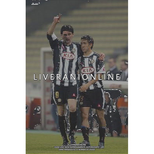 UDINE 16/03/2005 UDINESE-MILAN CAMPIONATO CALCIO SERIE A TIM NELLA FOTO ESULTANZA DI IAQUINTA VINCENZO CON PINZI GIAMPIERO DOPO IL GOL FOTO PAOLA GARBUIO/ALDO LIVERANI