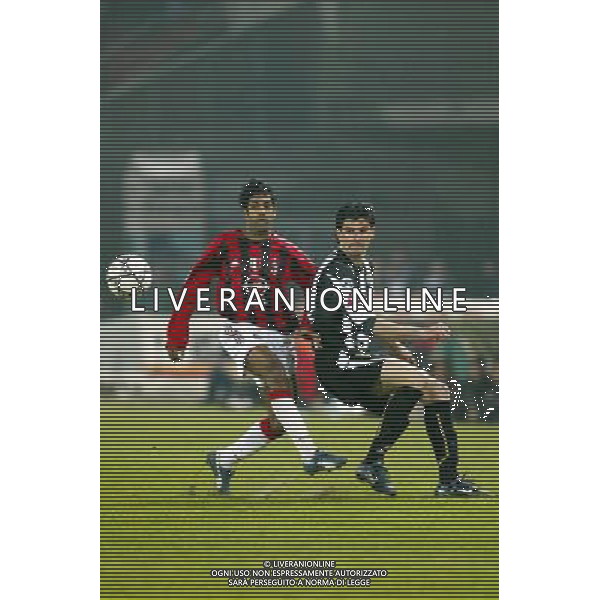 UDINE 16/03/2005 UDINESE-MILAN CAMPIONATO CALCIO SERIE A TIM NELLA FOTO VINCENZO IAQUINTA E DHORASOO VIKASH FOTO PAOLA GARBUIO/ALDO LIVERANI