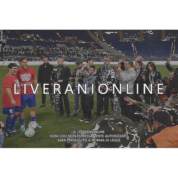 Partita della Pace 2016 Roma - 12.10.2016 - Stadio Olimpico - nella foto: Diego Armando Maradona e Francesco Totti in posa per i fotografi /Ph. Corradetti-Ag Aldo Liverani/ AGENZIA ALDO LIVERANI SAS 