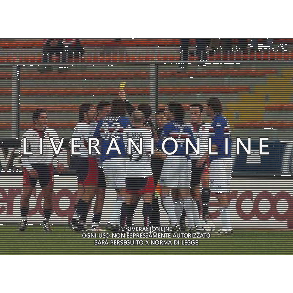 SAMPDORIA - CAGLIARI COPPA ITALIA TIM CUP 17/03/2005 NELLA FOTO PROTESTE CON ARBITRO PALANCA PH ARCAINI/AGENZIA ALDO LIVERANI
