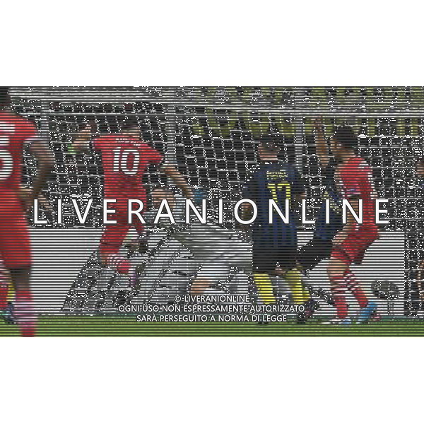 UEFA Europa League 2016/2017 Fase a Gironi Gruppo K Milano - 20.10.2016 Inter-Southampton Nella Foto:parata handanovic su austin /Ph.Vitez-Ag. Aldo Liverani