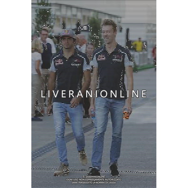 (L to R): Carlos Sainz Jr (ESP) Scuderia Toro Rosso with team mate Daniil Kvyat (RUS) Scuderia Toro Rosso. 21.10.2016. Formula 1 World Championship, Rd 18, United States Grand Prix, Austin, Texas, USA, Practice Day. / AGENZIA ALDO LIVERANI SAS - ITALY ONLY EDITORIAL USE ONLY