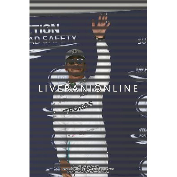 Lewis Hamilton (GBR) Mercedes AMG F1 celebrates his pole position in parc ferme. 22.10.2016. Formula 1 World Championship, Rd 18, United States Grand Prix, Austin, Texas, USA, Qualifying Day. 