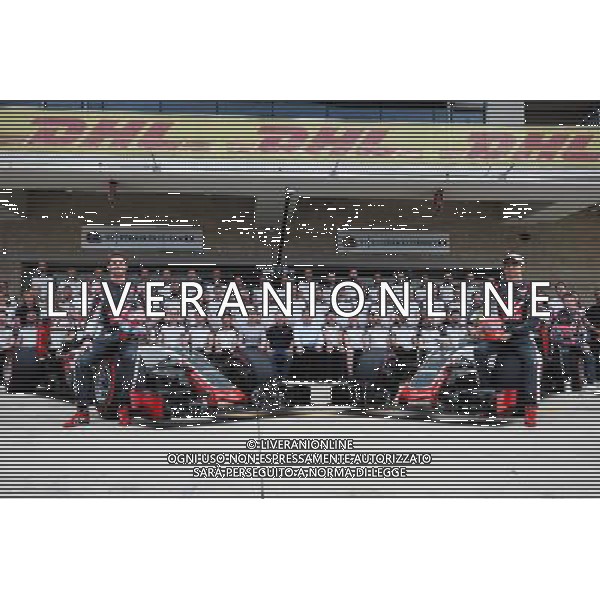 (L to R): Romain Grosjean (FRA) Haas F1 Team and team mate Esteban Gutierrez (MEX) Haas F1 Team at a team photograph. 23.10.2016. Formula 1 World Championship, Rd 18, United States Grand Prix, Austin, Texas, USA, Race Day. AG ALDO LIVERANI SAS ONLY ITALY