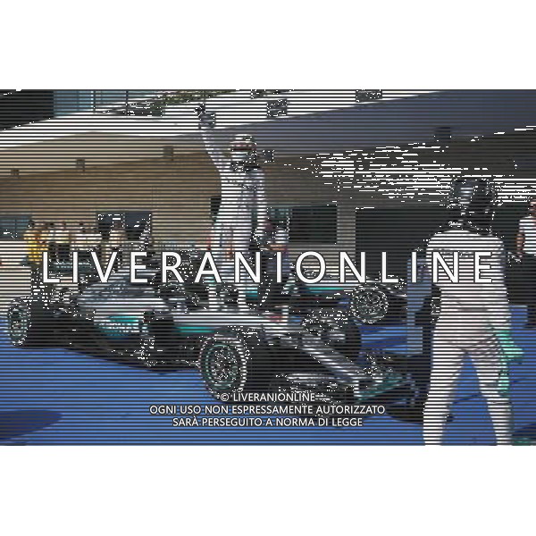 Race winner Lewis Hamilton (GBR) Mercedes AMG F1 W07 Hybrid celebrates in parc ferme. 23.10.2016. Formula 1 World Championship, Rd 18, United States Grand Prix, Austin, Texas, USA, Race Day. AG ALDO LIVERANI SAS ONLY ITALY
