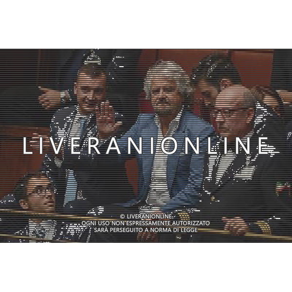 Roma - 25.10.2016 - Camera dei Deputati - Modifiche alla legge 31 ottobre 1965 n. 1261 concernenti il trattamento economico e previdenziale spettante ai membri del Parlamento - nella foto: Beppe Grillo nelle tribune del pubblico saluta i suoi parlamentari / Ph. Corradetti-Ag Aldo Liverani / AGENZIA ALDO LIVERANI SAS