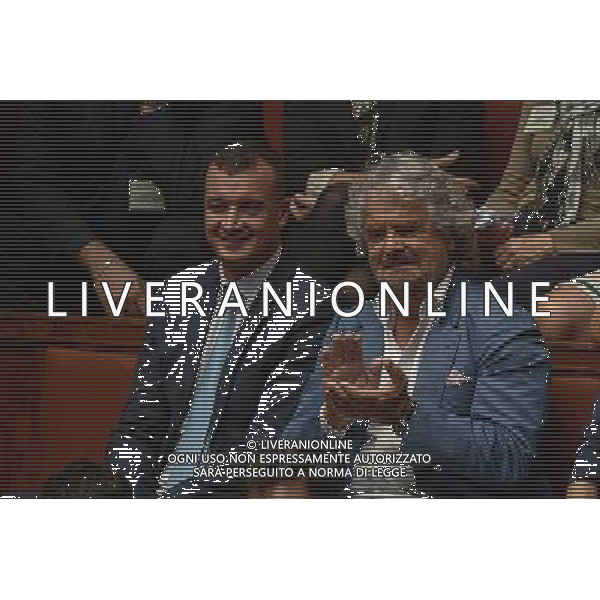 Roma - 25.10.2016 - Camera dei Deputati - Modifiche alla legge 31 ottobre 1965 n. 1261 concernenti il trattamento economico e previdenziale spettante ai membri del Parlamento - nella foto: Beppe Grillo nelle tribune del pubblico con Rocco Casalino / Ph. Corradetti-Ag Aldo Liverani / AGENZIA ALDO LIVERANI SAS