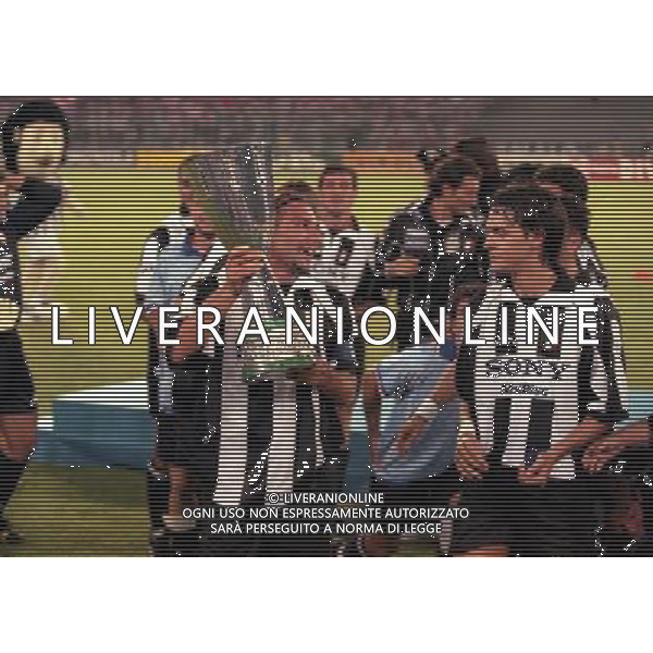 TORINO FINALE SUPERCOPPA ITALIANA 23-08-1997 JUVENTUS VICENZA NELLA FOTO ANTONIO CONTE E FILIPPO INZAGHI CON LA SUPERCOPPA ITALIANA AG ALDO LIVERANI SAS